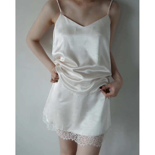 C&agrave;ng đơn giản c&agrave;ng sang: Ch&acirc;n v&aacute;y viền ren đang được phụ nữ Ph&aacute;p lăng x&ecirc; - Ảnh 8.