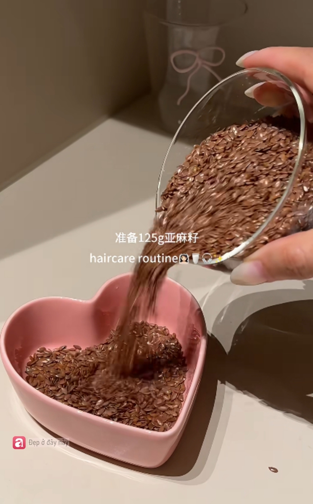Ủ t&oacute;c kiểu &ldquo;detox&rdquo; da đầu: Hạt lanh, gừng v&agrave; bạc h&agrave; đang được khen hết lời - Ảnh 1.