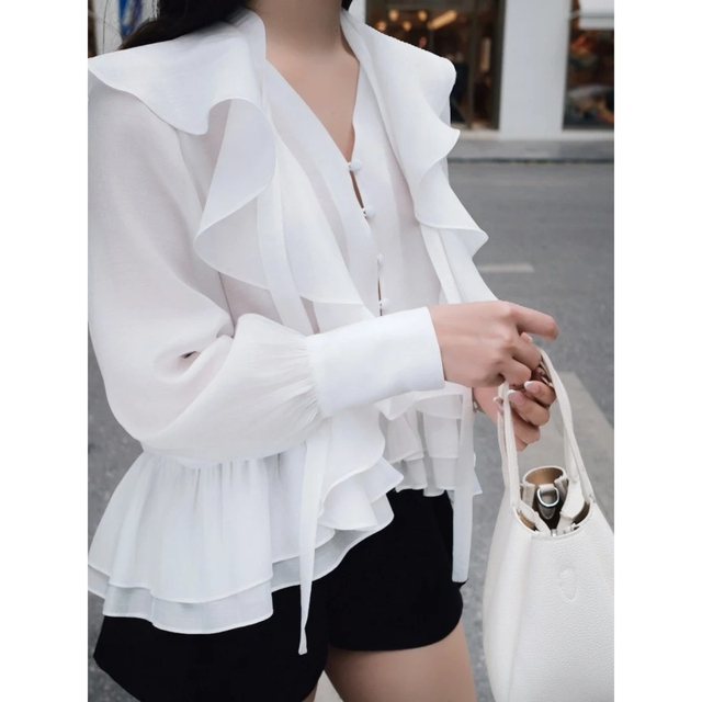 Mặc g&igrave; để tr&ocirc;ng mềm mại v&agrave; c&oacute; gu hơn trong m&ugrave;a h&egrave;? C&acirc;u trả lời l&agrave; &aacute;o chiffon- Ảnh 15.
