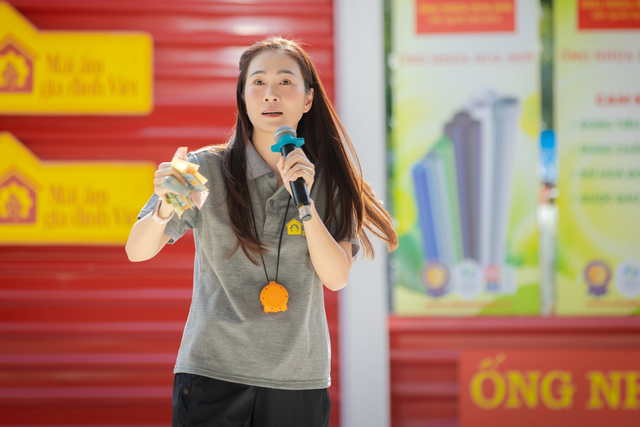 Nữ MC nổi tiếng miền Nam phải bấm tay, siết chặt cơ thể: "Tôi day dứt vô cùng" - Ảnh 2.