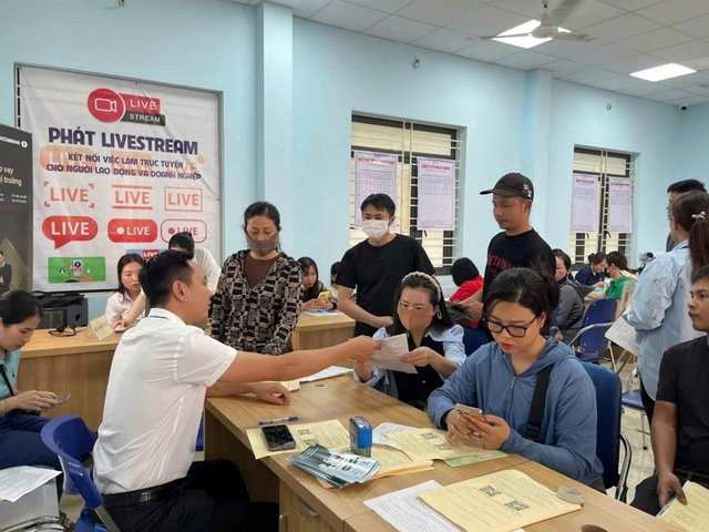 Th&aacute;o gỡ kh&oacute; khăn trong thực hiện bảo hiểm thất nghiệp - Ảnh 1.