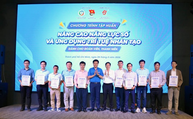 Thanh ni&ecirc;n TP. Hồ Ch&iacute; Minh ti&ecirc;n phong l&agrave;m chủ c&ocirc;ng nghệ: Khai mạc chương tr&igrave;nh tập huấn n&acirc;ng cao năng lực số v&agrave; ứng dụng AI năm 2026 - Ảnh 2.