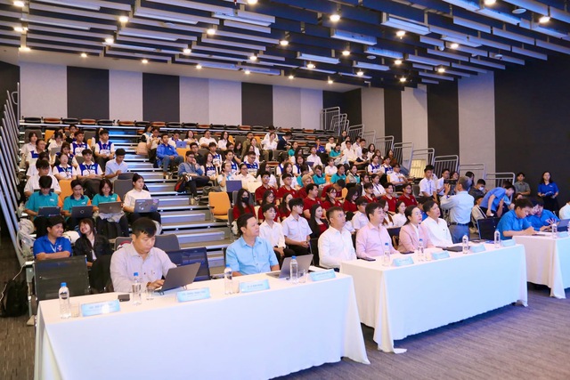 Thanh ni&ecirc;n TP. Hồ Ch&iacute; Minh ti&ecirc;n phong l&agrave;m chủ c&ocirc;ng nghệ: Khai mạc chương tr&igrave;nh tập huấn n&acirc;ng cao năng lực số v&agrave; ứng dụng AI năm 2026 - Ảnh 3.