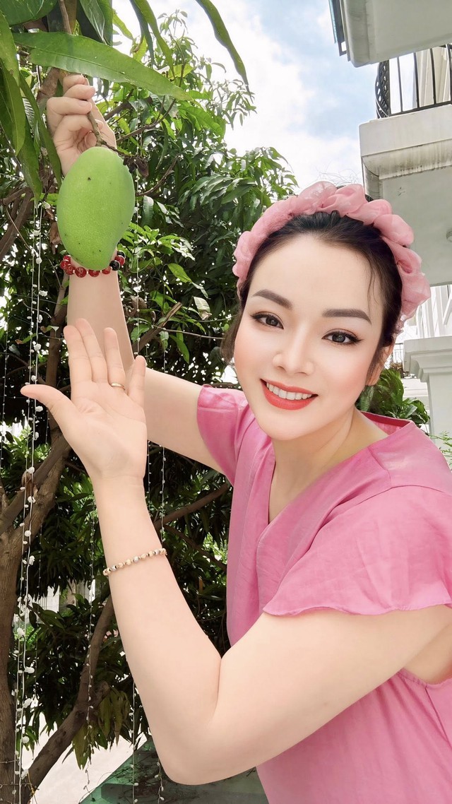 Biệt thự 1000m2, 10 ph&ograve;ng ngủ, c&oacute; cả s&acirc;n b&oacute;ng rổ của nữ NSƯT, trưởng khoa thanh nhạc đ&igrave;nh đ&aacute;m - Ảnh 9.