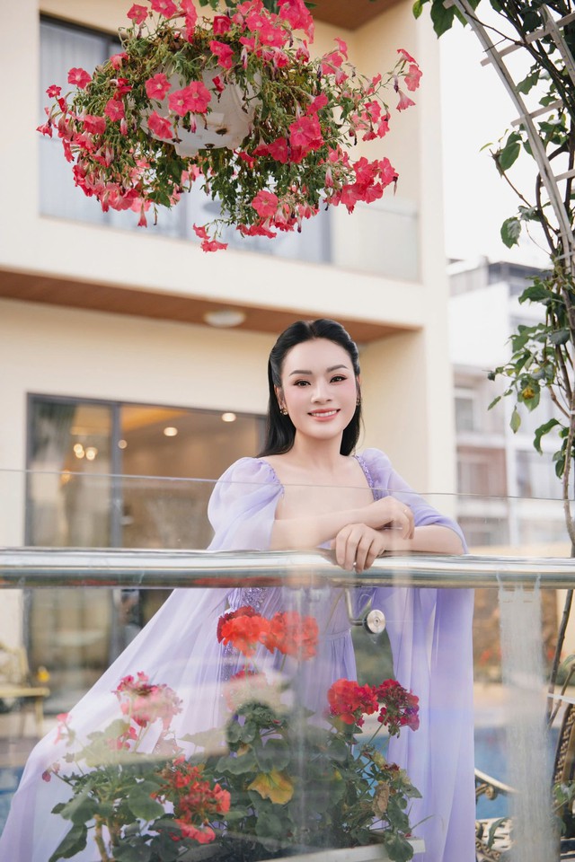Biệt thự 1000m2, 10 ph&ograve;ng ngủ, c&oacute; cả s&acirc;n b&oacute;ng rổ của nữ NSƯT, trưởng khoa thanh nhạc đ&igrave;nh đ&aacute;m - Ảnh 1.