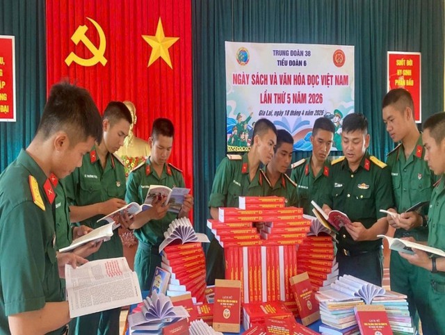 Biện ph&aacute;p t&acirc;m l&yacute; - x&atilde; hội ph&aacute;t triển năng lực tuy&ecirc;n truyền cho đội ngũ ch&iacute;nh trị vi&ecirc;n ở Sư đo&agrave;n 2, Qu&acirc;n khu 5 hiện nay  - Ảnh 1.
