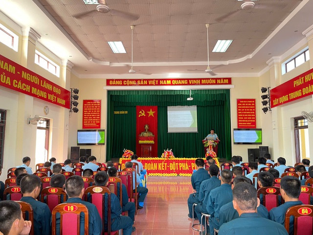 Cơ quan Điều tra h&igrave;nh sự Khu vực 3, Qu&acirc;n chủng Ph&ograve;ng kh&ocirc;ng - Kh&ocirc;ng qu&acirc;n tổ chức tuy&ecirc;n truyền, phổ biến, gi&aacute;o dục ph&aacute;p luật tại Trung đo&agrave;n 591 - Ảnh 2.