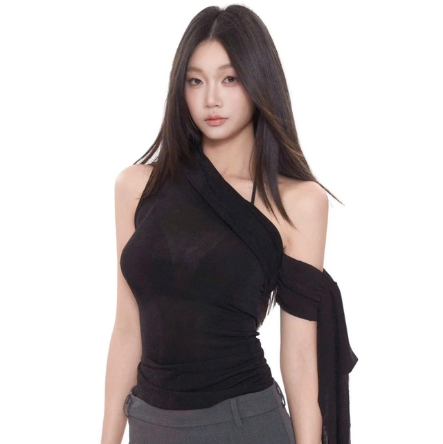 Chiếc &aacute;o đen cơ bản h&oacute;a ra lại l&agrave; m&oacute;n đồ &ldquo;quyền lực&rdquo; nhất tủ đồ c&ocirc;ng sở - Ảnh 12.