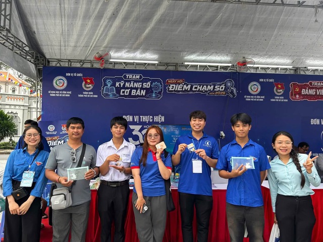 Trạm Kỹ năng số cơ bản: Trang bị &ldquo;l&aacute; chắn số&rdquo; cho người d&acirc;n tại Ng&agrave;y hội &ldquo;Điểm chạm số&rdquo; 2026 - Ảnh 2.