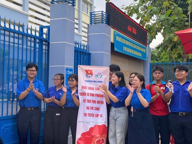 Sắc đỏ Hoa phượng đỏ lan tỏa tại các điểm thi lớp 10 - Ảnh 6.