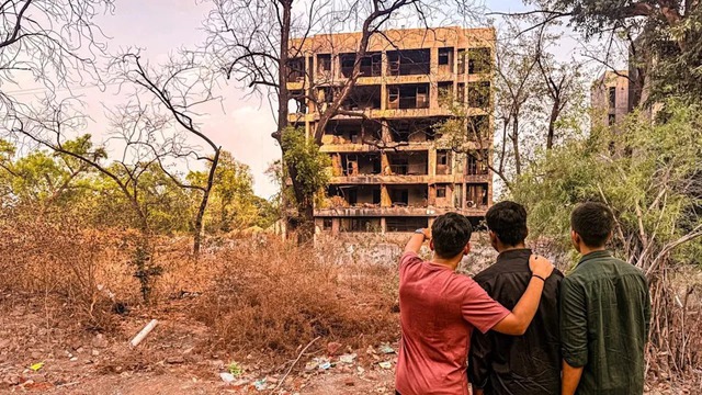 "Ch&uacute;ng t&ocirc;i kh&ocirc;ng c&ograve;n nh&igrave;n l&ecirc;n bầu trời nữa": C&acirc;u chuyện của những nạn nh&acirc;n vụ tai nạn m&aacute;y bay khiến 260 người chết d&ugrave; kh&ocirc;ng c&oacute; mặt tr&ecirc;n khoang - Ảnh 2.