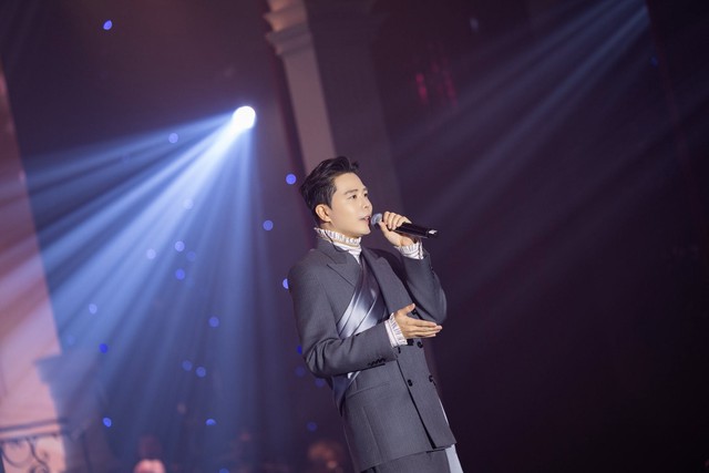 Trịnh Thăng Bình lộ ảnh như thử đồ cưới, dân mạng lập tức réo tên Thanh Thủy- Ảnh 3. Trịnh Thăng Bình lộ ảnh như thử đồ cưới, dân mạng lập tức réo tên Thanh Thủy- Ảnh 3.