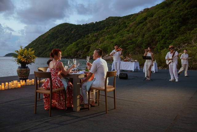 Chi Bảo tổ chức tiệc sinh nhật l&atilde;ng mạn cho b&agrave; x&atilde; tại resort 5 sao ở C&ocirc;n Đảo- Ảnh 2.