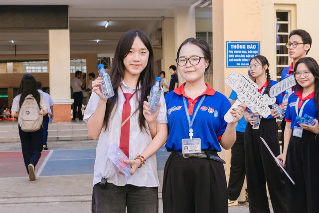 Tiếp Sức Mùa Thi 2026: i-on Life trao nước khỏe – gửi trọn động viên - Ảnh 2.