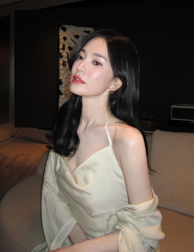 Hình ảnh mới của Song Hye Kyo khiến Suzy cũng phải cảm thán- Ảnh 2. Hình ảnh mới của Song Hye Kyo khiến Suzy cũng phải cảm thán- Ảnh 2.