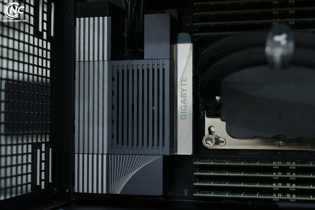 Cận cảnh 2 bộ PC chuy&ecirc;n AI gi&aacute; 4 tỷ đồng của đại gia Việt: 8 GPU NVIDIA RTX PRO 6000 Blackwell, RAM 1TB, Ryzen Threadripper PRO 9985WX- Ảnh 4.