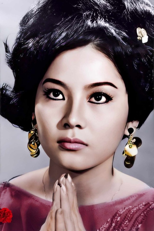 Hoa khôi cải lương 3 lần đò: Sống một mình trong căn nhà 6 tầng giá 20 tỷ, thu nhập 100 triệu/tháng - Ảnh 2.