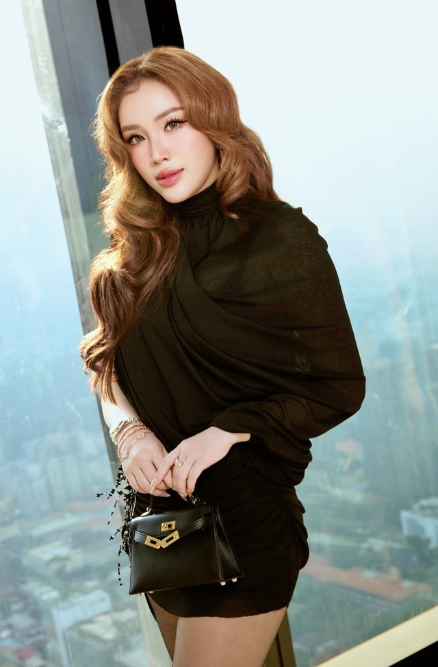 Việt Nam có công chúa showbiz nổi tiếng cả nước: Hit quốc dân ai cũng thuộc, hủy cả album vì sợ bị chê- Ảnh 1. Việt Nam có công chúa showbiz nổi tiếng cả nước: Hit quốc dân ai cũng thuộc, hủy cả album vì sợ bị chê- Ảnh 1.