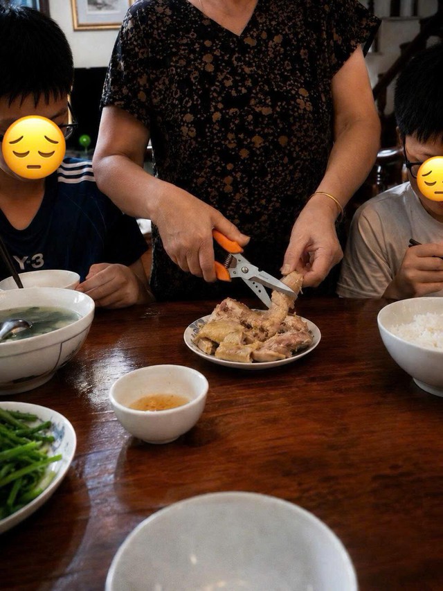 Nàng dâu còng lưng gánh 7 miệng ăn, chị chồng vẫn thản nhiên gửi con... cho đến khi tôi nghe được bí mật từ chính miệng mẹ chồng- Ảnh 1. Nàng dâu còng lưng gánh 7 miệng ăn, chị chồng vẫn thản nhiên gửi con... cho đến khi tôi nghe được bí mật từ chính miệng mẹ chồng- Ảnh 1.