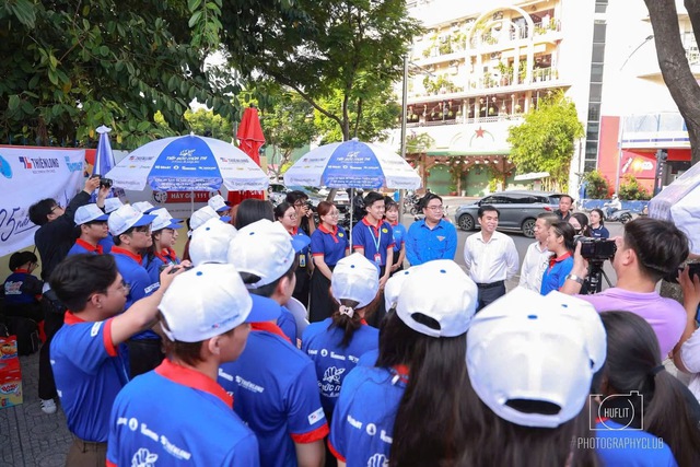Những &ldquo;đ&oacute;a hoa hồng xanh&rdquo; nở rộ giữa m&ugrave;a h&egrave; rực lửa - Ảnh 5.