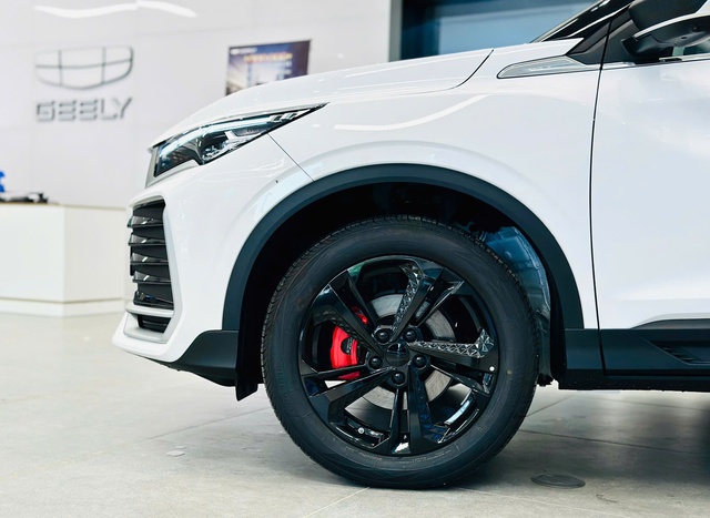 Cận cảnh Geely Coolray 2026 mới cứng về đại lý, giá đang "ngon" nhất phân khúc- Ảnh 4. Cận cảnh Geely Coolray 2026 mới cứng về đại lý, giá đang "ngon" nhất phân khúc- Ảnh 4.