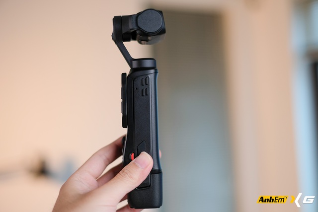 Trên tay Insta360 Luna Ultra: Camera gimbal đầu tiên với màn hình tháo rời, camera kép Leica và mức giá khiến nhiều người phải suy nghĩ- Ảnh 8. Trên tay Insta360 Luna Ultra: Camera gimbal đầu tiên với màn hình tháo rời, camera kép Leica và mức giá khiến nhiều người phải suy nghĩ- Ảnh 8.