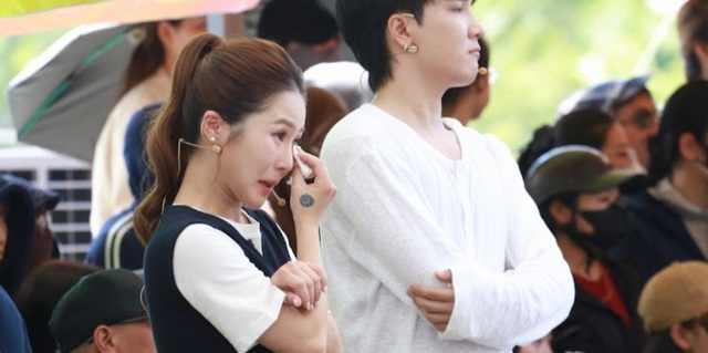 Hương Tràm về quê hương Nghệ An, bật khóc bỏ tiền túi làm một việc quan trọng- Ảnh 2. Hương Tràm về quê hương Nghệ An, bật khóc bỏ tiền túi làm một việc quan trọng- Ảnh 2.