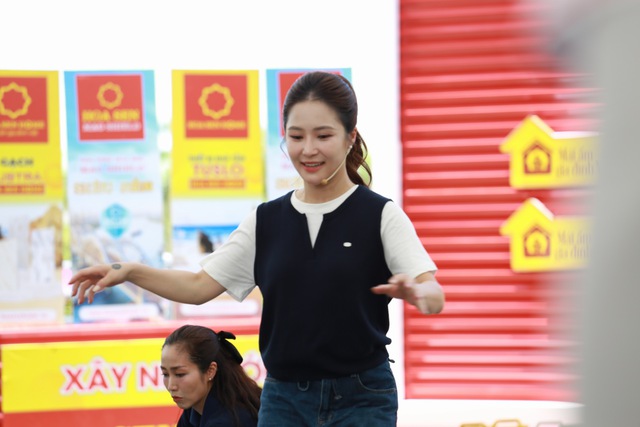 Hương Tràm về quê hương Nghệ An, bật khóc bỏ tiền túi làm một việc quan trọng- Ảnh 1. Hương Tràm về quê hương Nghệ An, bật khóc bỏ tiền túi làm một việc quan trọng- Ảnh 1.