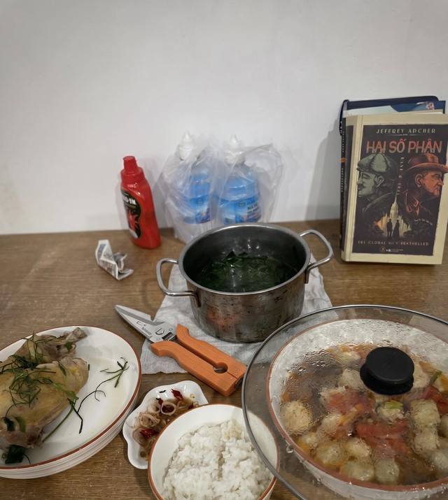 "Bố c&oacute; vợ mới th&igrave; con ra r&igrave;a &agrave;?": C&acirc;u hỏi x&eacute; l&ograve;ng trong bữa cơm v&agrave; "đ&ograve;n th&ugrave;" t&agrave;n nhẫn của vợ cũ sau 2 năm ly h&ocirc;n - Ảnh 1.