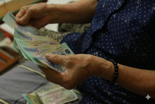 Lương hưu 14 triệu đồng cũng kh&ocirc;ng chống lại được cảnh "tuổi gi&agrave; bận ch&aacute;u": Th&aacute;ng n&agrave;o cũng hết, chẳng giữ được đồng dưỡng gi&agrave;- Ảnh 2.