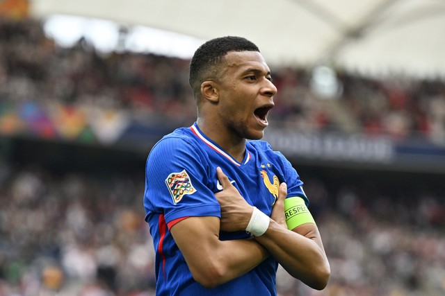 Bí mật năm 7 tuổi của Mabppe, gây sốc vì sẽ thổi sáo" tại World Cup 2026 - Ảnh 3.