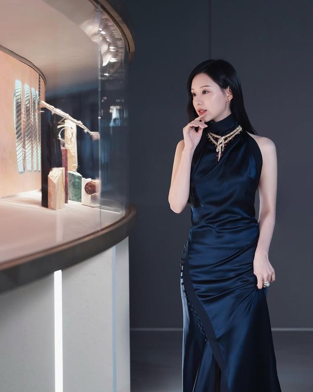 Kim Ji Won gặp đối thủ nhan sắc xứng tầm- Ảnh 4.