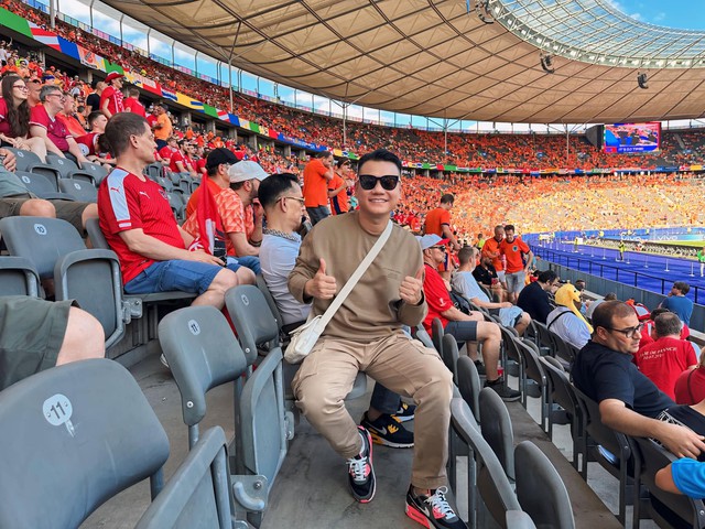 Nam ca sĩ Việt bay tận sang Mỹ để xem trực tiếp World Cup, netizen t&ograve; m&ograve; số tiền bỏ ra- Ảnh 4.