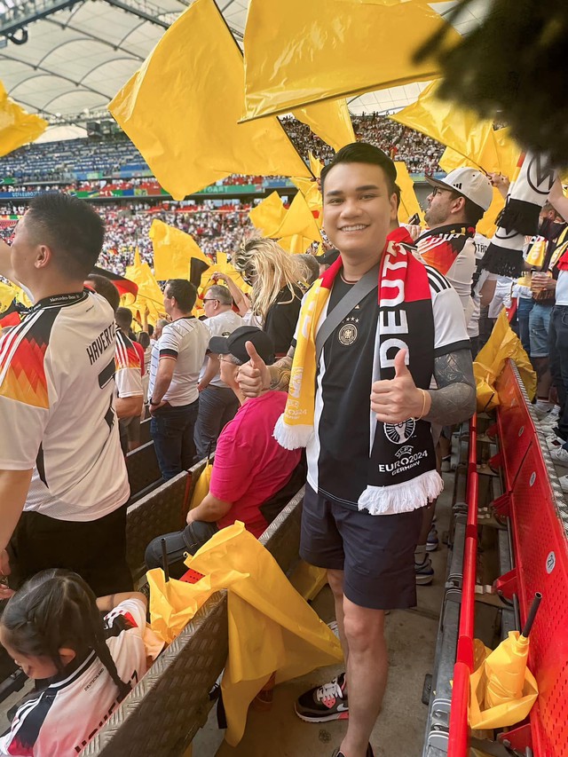 Nam ca sĩ Việt bay tận sang Mỹ để xem trực tiếp World Cup, netizen tò mò số tiền bỏ ra- Ảnh 3. Nam ca sĩ Việt bay tận sang Mỹ để xem trực tiếp World Cup, netizen tò mò số tiền bỏ ra- Ảnh 3.