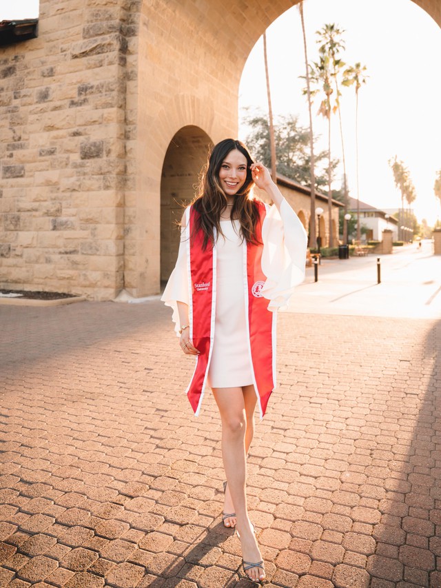 Cô gái nhận bằng Stanford sau 1 tháng náo loạn Met Gala và 4 tháng từ khi vô địch Olympic: Sống 3 cuộc đời rực rỡ cùng lúc là đây- Ảnh 1. Cô gái nhận bằng Stanford sau 1 tháng náo loạn Met Gala và 4 tháng từ khi vô địch Olympic: Sống 3 cuộc đời rực rỡ cùng lúc là đây- Ảnh 1.