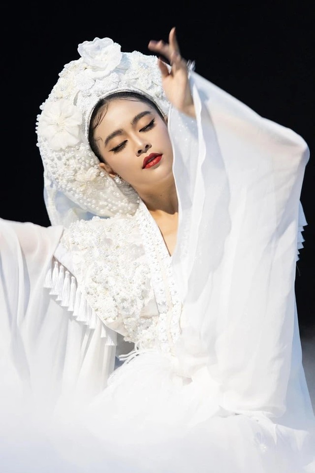 5 mỹ nh&acirc;n cổ trang đẹp nhất Việt Nam: Ho&agrave; Minzy g&acirc;y b&atilde;o quốc tế, Chi Pu x&eacute; truyện bước ra nhưng biểu tượng phải l&agrave; c&aacute;i t&ecirc;n n&agrave;y - Ảnh 3.