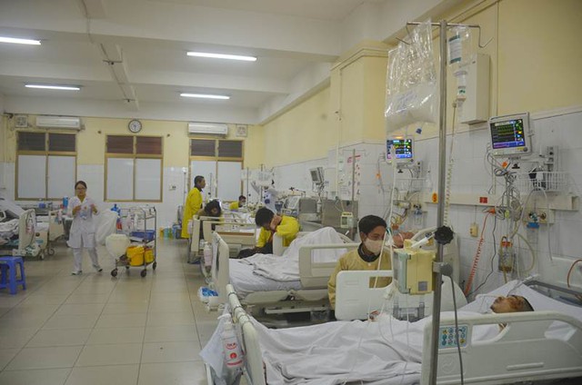 Từ những cuộc họp triệu đô đến căn phòng của mẹ, tôi bị kéo vào cuộc giằng co đau đớn nhất đời mình- Ảnh 1. Từ những cuộc họp triệu đô đến căn phòng của mẹ, tôi bị kéo vào cuộc giằng co đau đớn nhất đời mình- Ảnh 1.