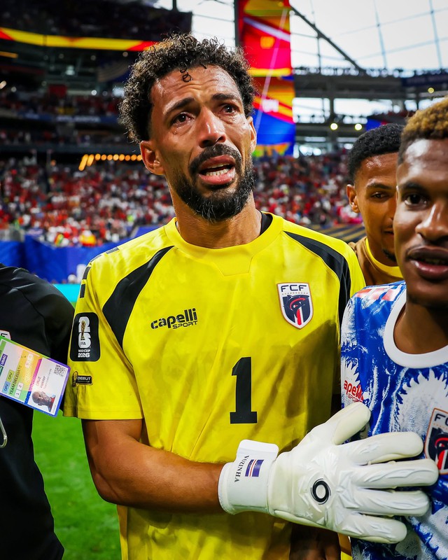 FIFA gọi Vozinha là "người hùng": Thì ra 40 tuổi là đỉnh cao của đời người- Ảnh 5. FIFA gọi Vozinha là "người hùng": Thì ra 40 tuổi là đỉnh cao của đời người- Ảnh 5.
