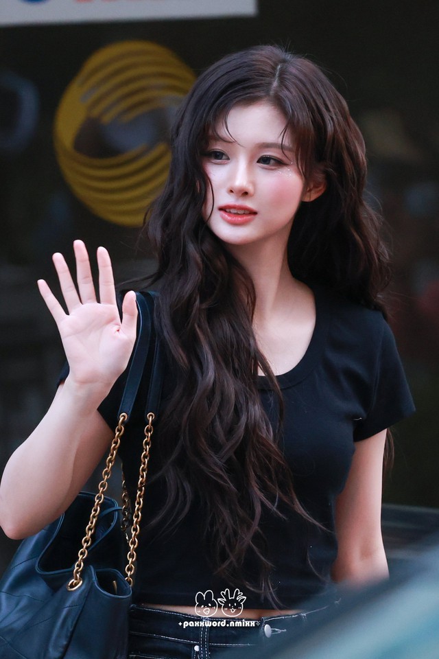 6 triệu người xót xa trước khoảnh khắc đệ nhất mỹ nhân showbiz đau đớn trên sân khấu, rơi lệ mà vẫn đẹp nao lòng- Ảnh 5. 6 triệu người xót xa trước khoảnh khắc đệ nhất mỹ nhân showbiz đau đớn trên sân khấu, rơi lệ mà vẫn đẹp nao lòng- Ảnh 5.