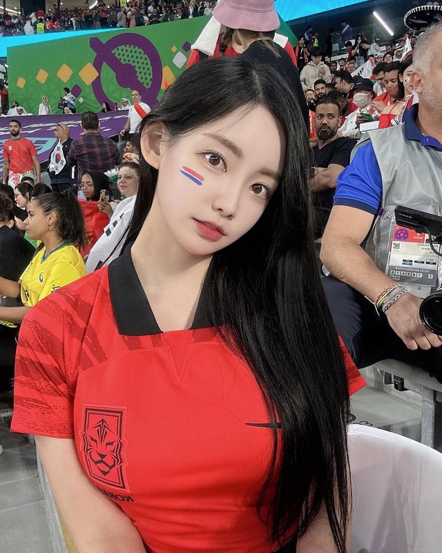 Nữ MC từng khiến MXH “đứng hình” ở World Cup 2022: Kết hôn với chồng kém 7 tuổi, cuộc sống hiện tại bất ngờ - Ảnh 1.