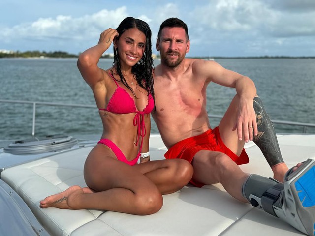 Vợ Messi U40 vẫn đẹp như hoa hậu, body ngày càng bốc lửa - Ảnh 2.