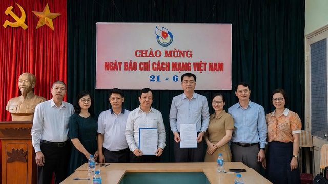 Tạp ch&iacute; Thanh ni&ecirc;n k&yacute; kết hợp t&aacute;c với Khoa Ch&iacute;nh trị v&agrave; Quốc tế học Trường Đại học Khoa học x&atilde; hội v&agrave; Nh&acirc;n văn - Ảnh 2.