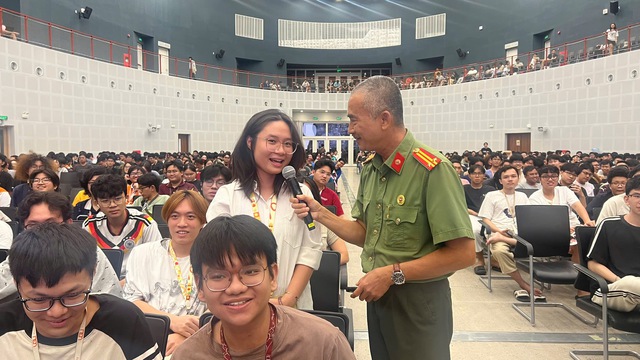 Sinh động giáo dục pháp luật trong mùa hè - Sinh viên “nói không” với ma túy và tệ nạn - Ảnh 2.