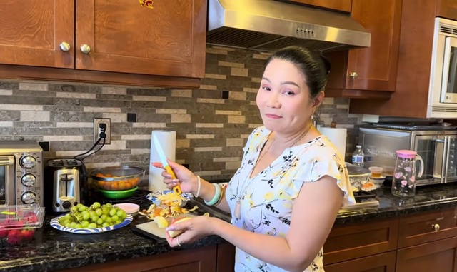 Nữ NSƯT mở đại tiệc tại Mỹ mừng con gái tốt nghiệp: "Mọi người đừng phê phán tôi"- Ảnh 1. Nữ NSƯT mở đại tiệc tại Mỹ mừng con gái tốt nghiệp: "Mọi người đừng phê phán tôi"- Ảnh 1.