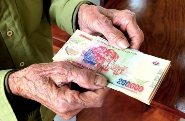 Dù được tăng lương hưu nhưng số tiền tôi nhận mỗi tháng không thấm vào đâu so với cuốn sổ tiết kiệm mà các con đã dỗ dành- Ảnh 2. Dù được tăng lương hưu nhưng số tiền tôi nhận mỗi tháng không thấm vào đâu so với cuốn sổ tiết kiệm mà các con đã dỗ dành- Ảnh 2.