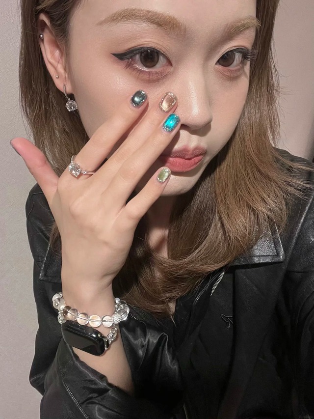 Tưởng đơn giản nhưng đ&acirc;y lại l&agrave; mẫu nail được c&aacute;c t&iacute;n đồ quiet luxury y&ecirc;u th&iacute;ch nhất hiện nay- Ảnh 4.