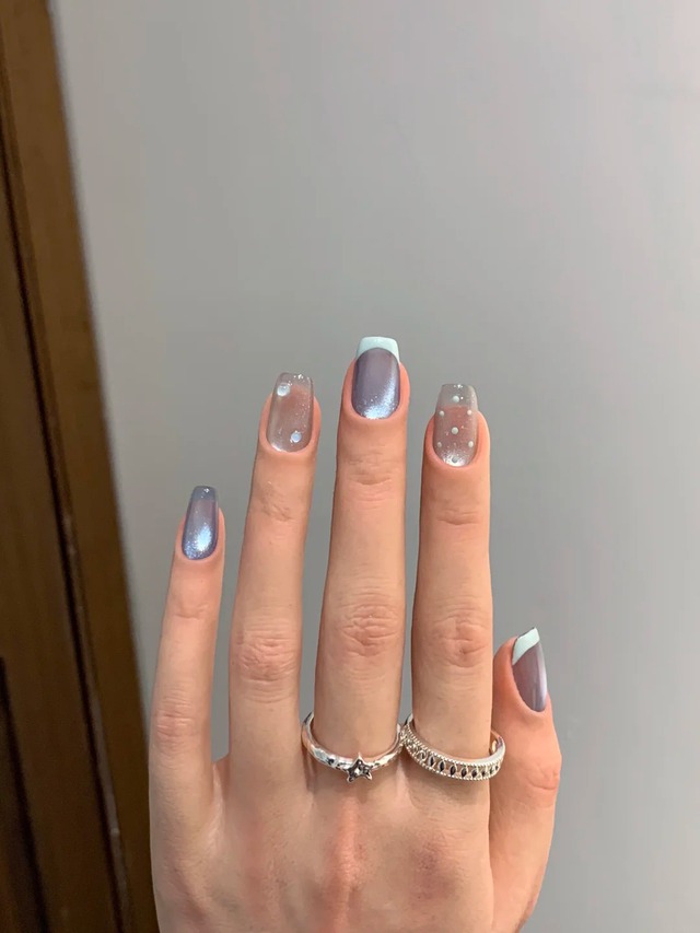 Tưởng đơn giản nhưng đ&acirc;y lại l&agrave; mẫu nail được c&aacute;c t&iacute;n đồ quiet luxury y&ecirc;u th&iacute;ch nhất hiện nay- Ảnh 3.