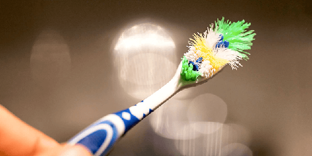 4 m&oacute;n đồ nam giới đừng tiếc tiền thay mới: N&acirc;ng cấp điện thoại, đồng hồ nhưng lại qu&ecirc;n thay những m&oacute;n v&agrave;i chục ngh&igrave;n- Ảnh 4.