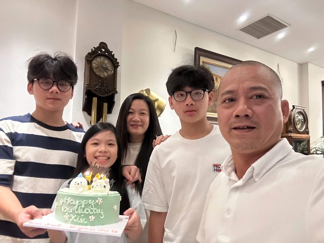 Cuộc sống của "đại gia chân đất" cưới chân dài thi hoa hậu, ở nhà sang 4 tầng trên đường Kim Giang - Ảnh 5.