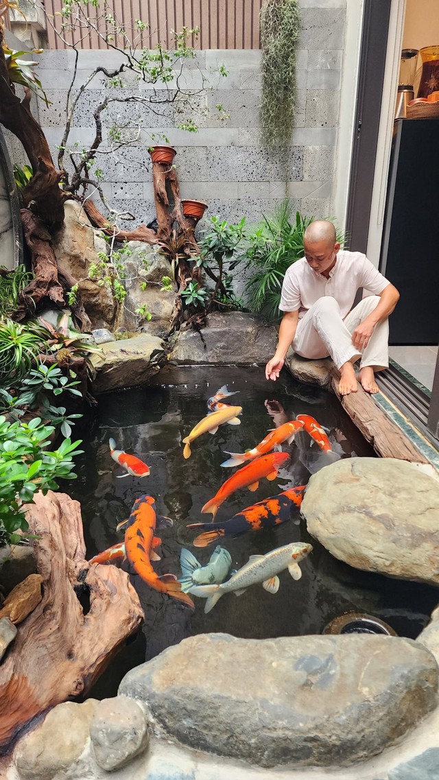 Cuộc sống của "đại gia chân đất" cưới chân dài thi hoa hậu, ở nhà sang 4 tầng trên đường Kim Giang - Ảnh 6.